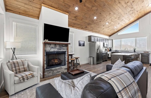 Rogers Cabina | Honeydew Cabin - Romantic, Sauna, Views, Hot Tub