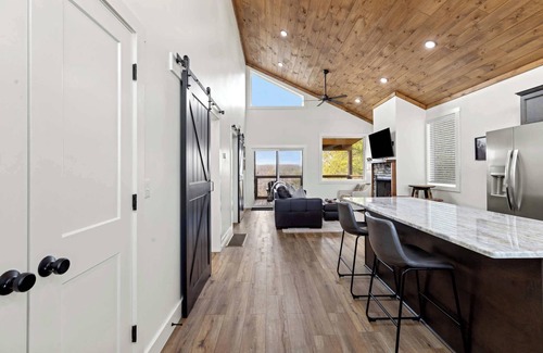 Rogers Cabina | Honeydew Cabin - Romantic, Sauna, Views, Hot Tub
