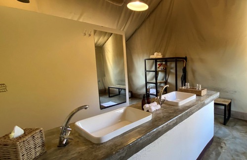 Thorny Bush Game Reserve Otro | Honeyguide Khoka Moya Camp