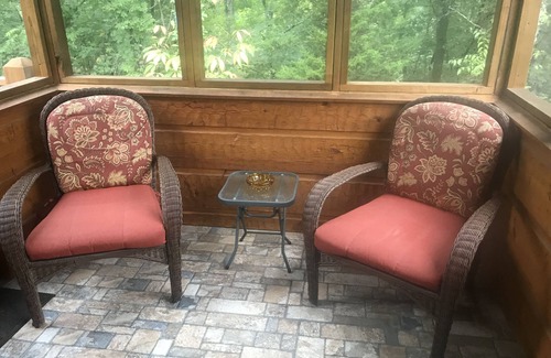 Sevierville Cabina | Retiro de luna de miel / parejas - Cabaña de troncos personalizada nueva y muy privada - Wi-fi