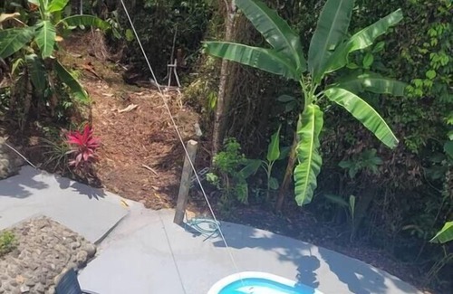 Parrita Casa | Tarzan Honeymoon Treehouse - Disfrute del atardecer, A / C, piscina, tirolesas