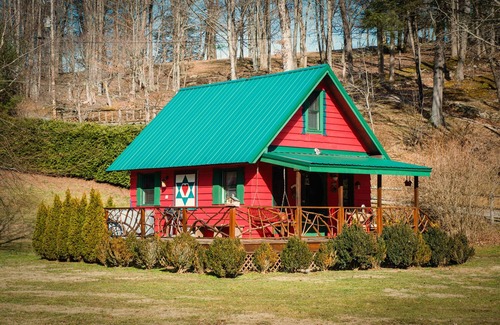 Sugar Grove Cabina | Cabina de luna de miel - Zoológico de mascotas! TUB CALIENTE, 15+ acres, Trout Stream - ¡¡¡Todo !!!