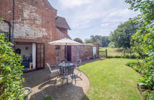 Falkenham Casa | Honeypot Cottage