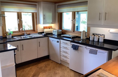 Hopton Cabina | Honeypot Lodge Scandinavian Style, on-site golf course.