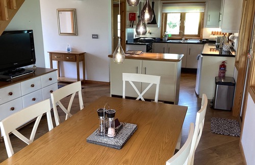 Hopton Cabina | Honeypot Lodge Scandinavian Style, on-site golf course.