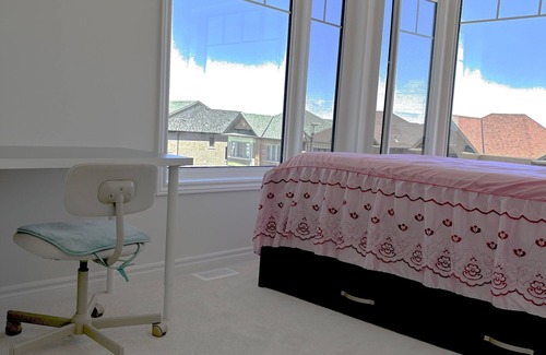 Caledon Casa | Honeyroom, share bathroom near by airport.Five star house Hotel