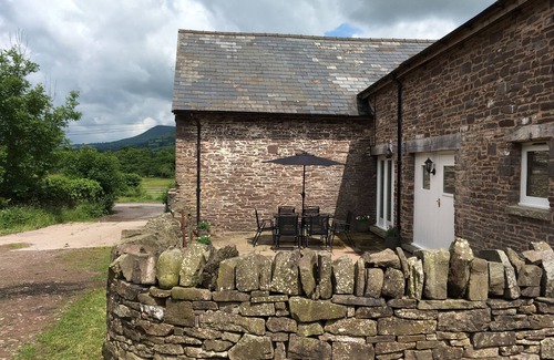 Llanfihangel Tal-y-llyn Cabaña | Honeysuckle Cottage: es un lugar muy espaciosa para una familia o grupo de amigos