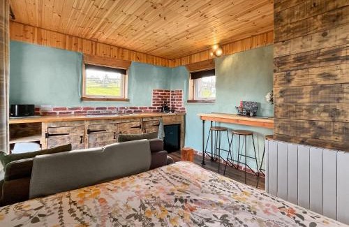 Forres Casa | Honeysuckle Bale Cabin - Uk49073