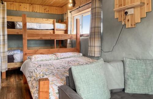 Forres Casa | Honeysuckle Bale Cabin - Uk49073