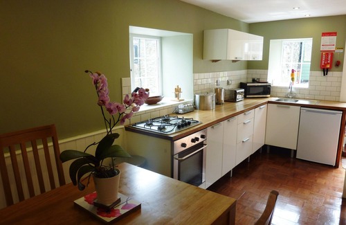 High Peak Casa | Honeysuckle Cottage, 2 bed, sleeps 3, family-friendly and pet-friendly