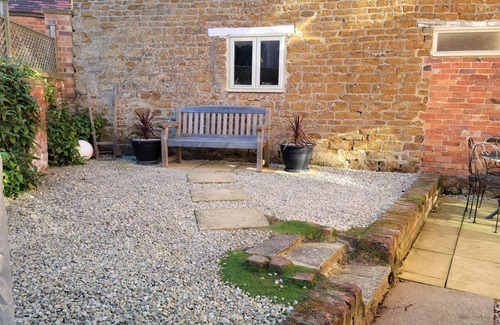 Sibford Gower Cabaña | HONEYSUCKLE COTTAGE (MIDDLE TYSOE), pet friendly in Tysoe
