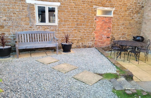 Sibford Gower Cabaña | HONEYSUCKLE COTTAGE (MIDDLE TYSOE), pet friendly in Tysoe