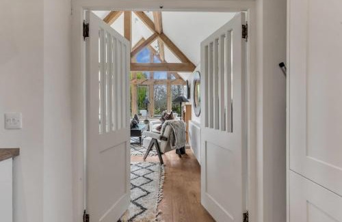 Chipping Campden Casa | Honeysuckle Cottage - Hot Tub Packages Available