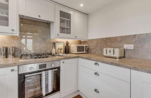 Chipping Campden Casa | Honeysuckle Cottage - Hot Tub Packages Available