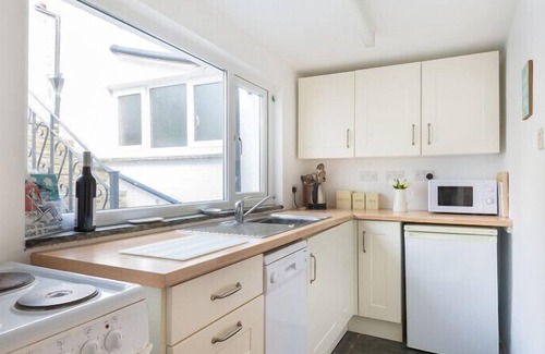 St Minver Cabaña | HONEYSUCKLE COTTAGE, pet friendly, with open fire in St Minver
