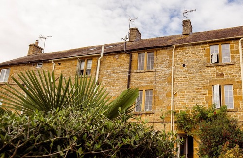 Blockley Cabaña | Honeysuckle Cottage - sleeps 4 guests in 2 bedrooms
