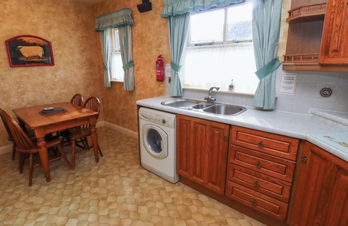 Akeld Cabaña | HONEYSUCKLE, family friendly, character holiday cottage in Wooler