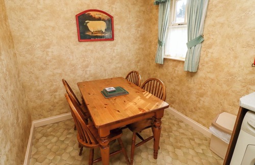 Akeld Cabaña | HONEYSUCKLE, family friendly, character holiday cottage in Wooler