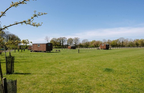 Monk Soham Casa | Honeysuckle Farm Hut 3 - Suffolk Farm Holidays