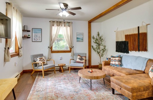 Eminence Cabaña | ‘Honeysuckle Hill Cottage’ Near Downtown Eminence!