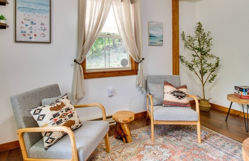 Eminence Cabaña | ‘Honeysuckle Hill Cottage’ Near Downtown Eminence!