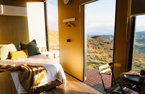 Red Hill Casa | Honeysuckle Hunter's Hut 2 by Tiny Away