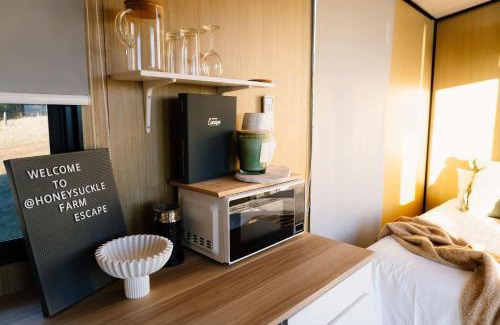 Red Hill Casa | Honeysuckle Hunter's Hut 2 by Tiny Away