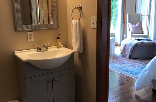Waynesboro Casa | Honeysuckle Ridge, Safe & Immaculate