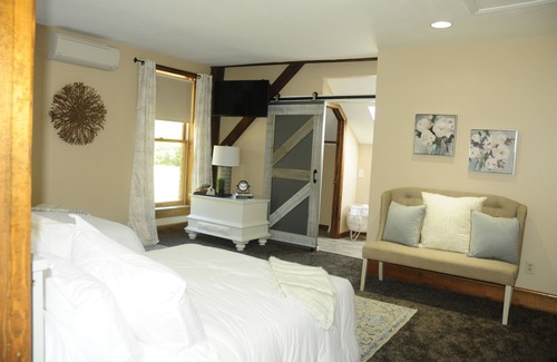 Waynesboro Casa | Honeysuckle Ridge, Safe & Immaculate
