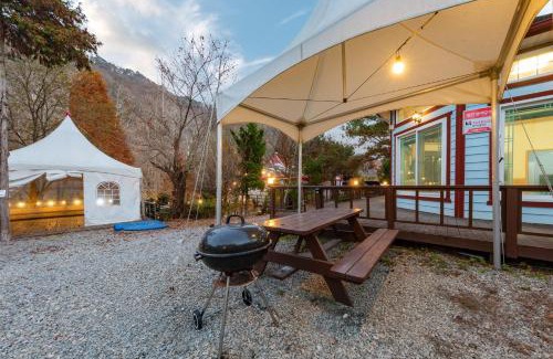 Seo Casa | Hongcheon Nolleowa Aegyeondongban Pension