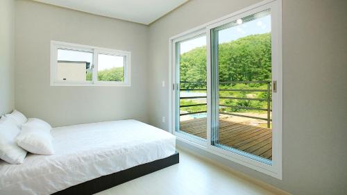 Hongcheon Casa | Hongcheon stone brown Pension