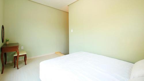 Hongcheon Casa | Hongcheon stone brown Pension