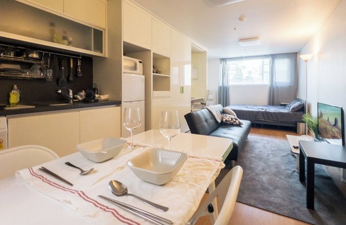 Sinchon-dong Condominio | [Hongdae Station 2 minutes away] Spacious Home in the heart of Hongdae