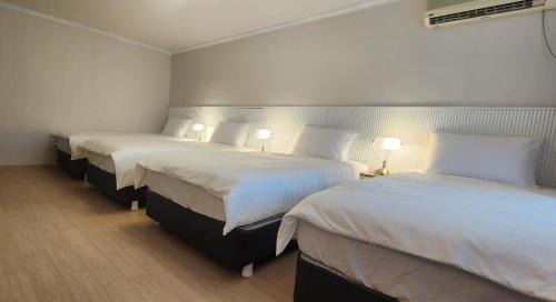 Sinchon-dong Apartamento | Hongdae Yeondral Park, Z3, 7 minutes from Hongik Univ Station Exit 5, elevator ok