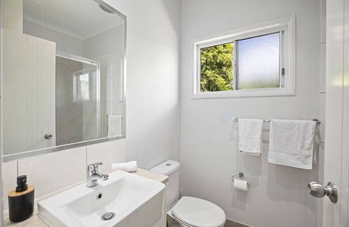 Scotts Head Casa | HONU, part of the Ohana Surf Bungalows (<5 minute walk to beach and shops).
