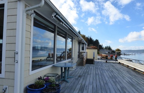 Belfair Casa | Hood Canal Waterfront - terraza con vista al agua