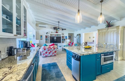 Judith's Fancy Casa | Hook ’em on Paradise - Luxury Villa