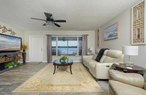 Winter Haven Casa | Hook, Line and Leisure Lakefront Gem with Porch!
