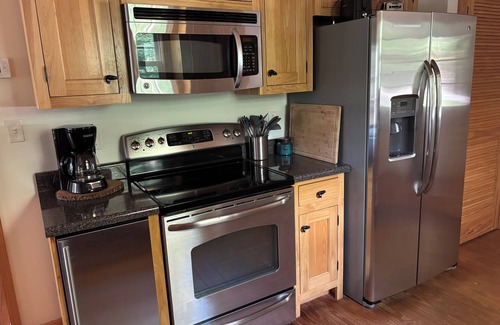 Newell Casa | "Hook, Line and Leisure" Spacious lakefront home with 3 beds/2 bath, Sleeps 8.