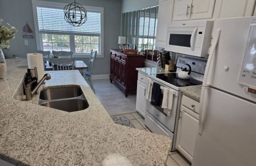 Calabash Condominio | Hook Line & Sinker - Tee up and relax at our cozy 2 bedroom 2 bath condo.
