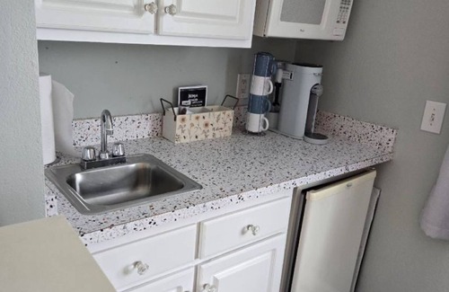 Calabash Condominio | Hook Line & Sinker - Tee up and relax at our cozy 2 bedroom 2 bath condo.