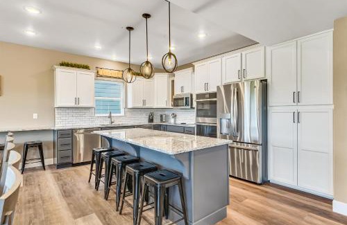 Hollister Cabina | Hook Wine and Sinker- Sleeps 21 lodge