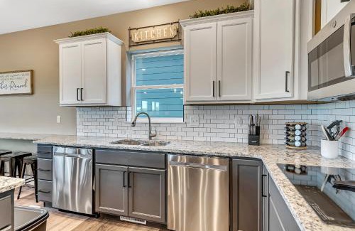 Hollister Cabina | Hook Wine and Sinker- Sleeps 21 lodge