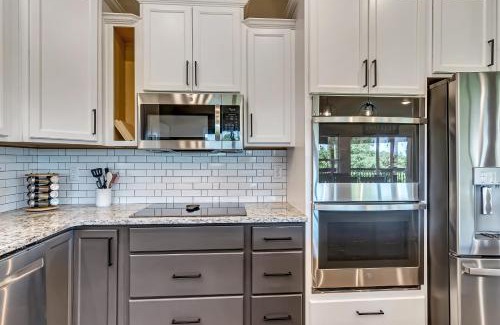 Hollister Cabina | Hook Wine and Sinker- Sleeps 21 lodge