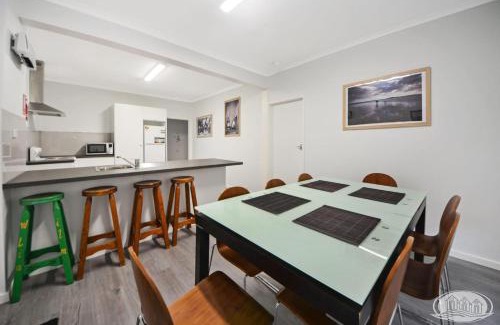 Portland Casa | Hook, Wine & Linger on Learmonth