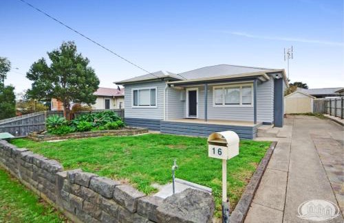 Portland Casa | Hook, Wine & Linger on Learmonth