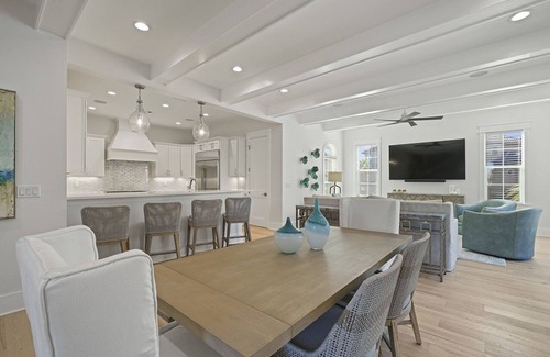 St. Tropez Casa | Hook, Wine & Sinker - Luxury Vacation Rental with Community Amenities & Pool