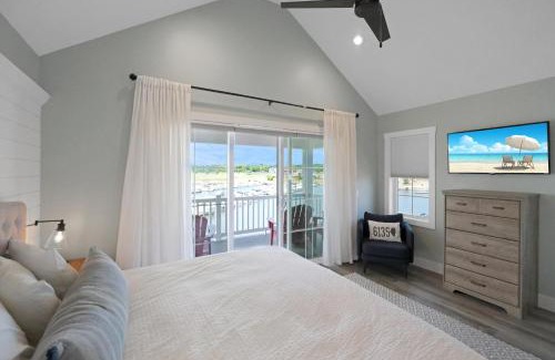 Ottawa Casa | Hook, Wine, & Sinker
