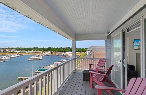 Ottawa Casa | Hook, Wine, & Sinker