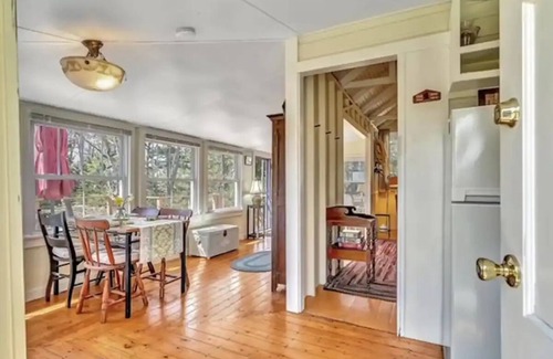 Cundys Harbor Cabina | Hooked on The Harbor! A Peaceful Cottage Stay!